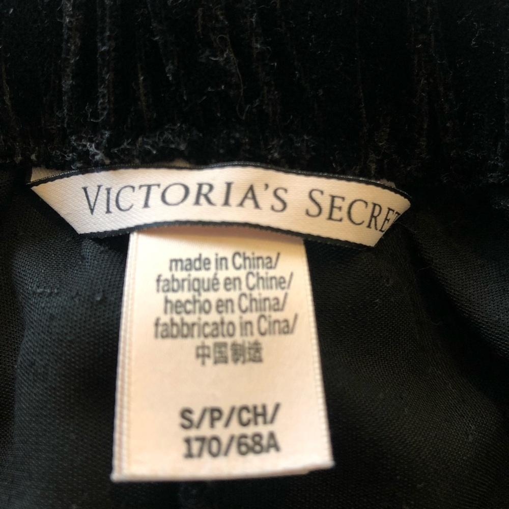 Victoria’s Secret Black crushed Velvet Ruffle Shorts. Size (S) Sleepwear - Picture 7 of 7